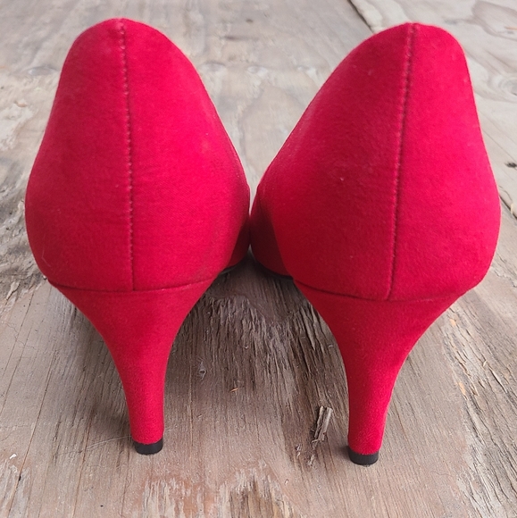Size 10 Red heels - Picture 2 of 2